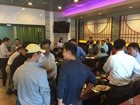 专家们相谈甚欢，，，，直到黄昏时分，，，，仍不舍离去