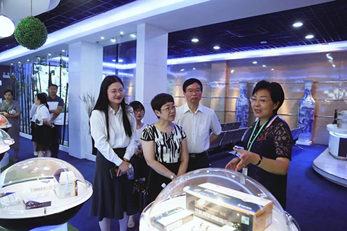 宜昌人福与yl23455永利举行研发战略相助交流会