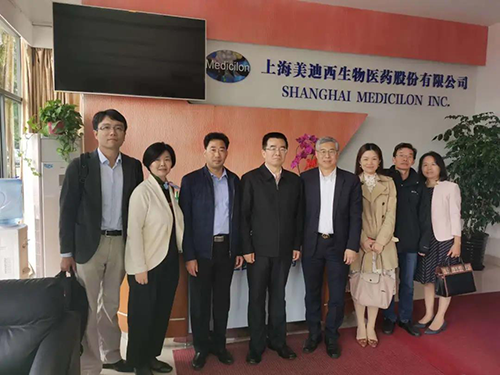 中国药科大学党委书记金能明与yl23455永利首席执行官陈春麟博士